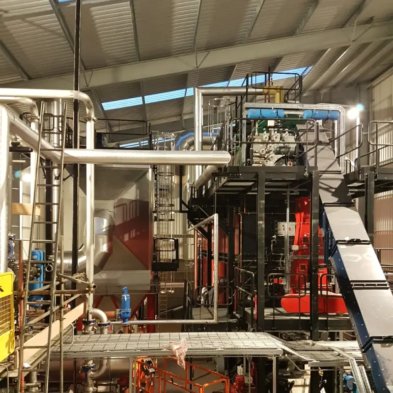 Procesinstallatie in een fabriekshal